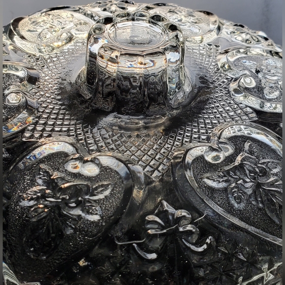 Vntg KIG Clear Hearts 💕 with 🌹 Roses Pressed Glass Candy Dish with Lid - Picture 2 of 12